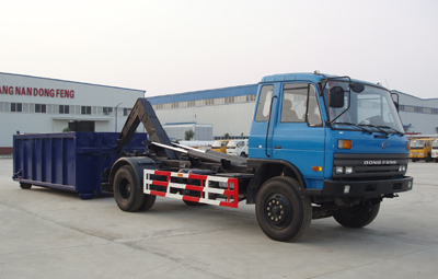 東風(fēng)145拉臂式垃圾車